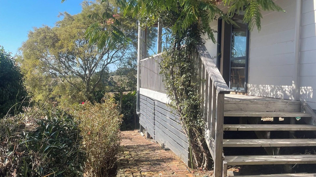 Te Pahu House | Cosy Country Cottage Private with views