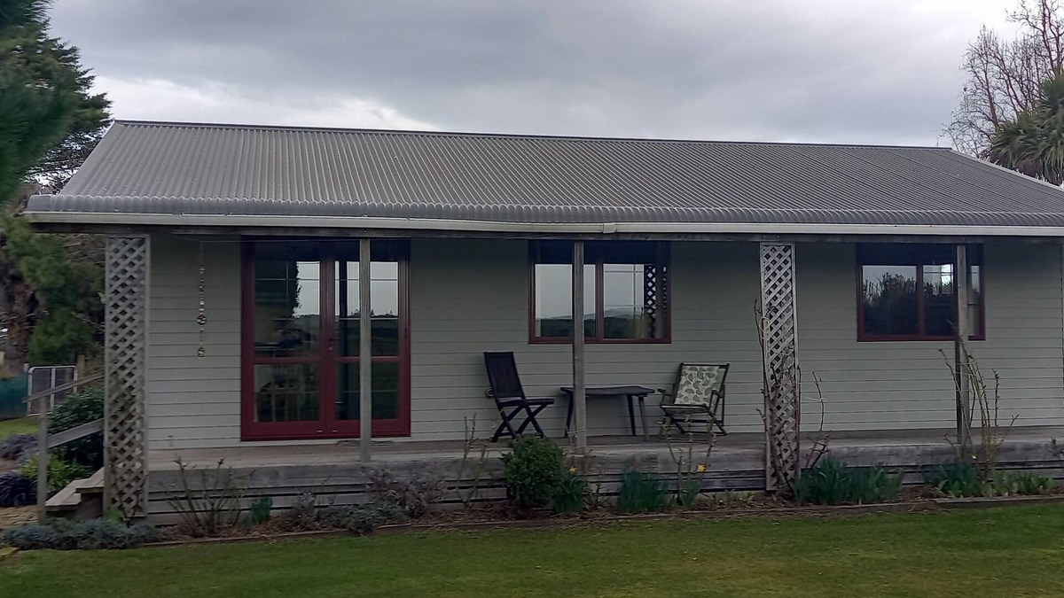 Darfield Cottage | Cosy country cottage retreat - close to the airport and the mountains