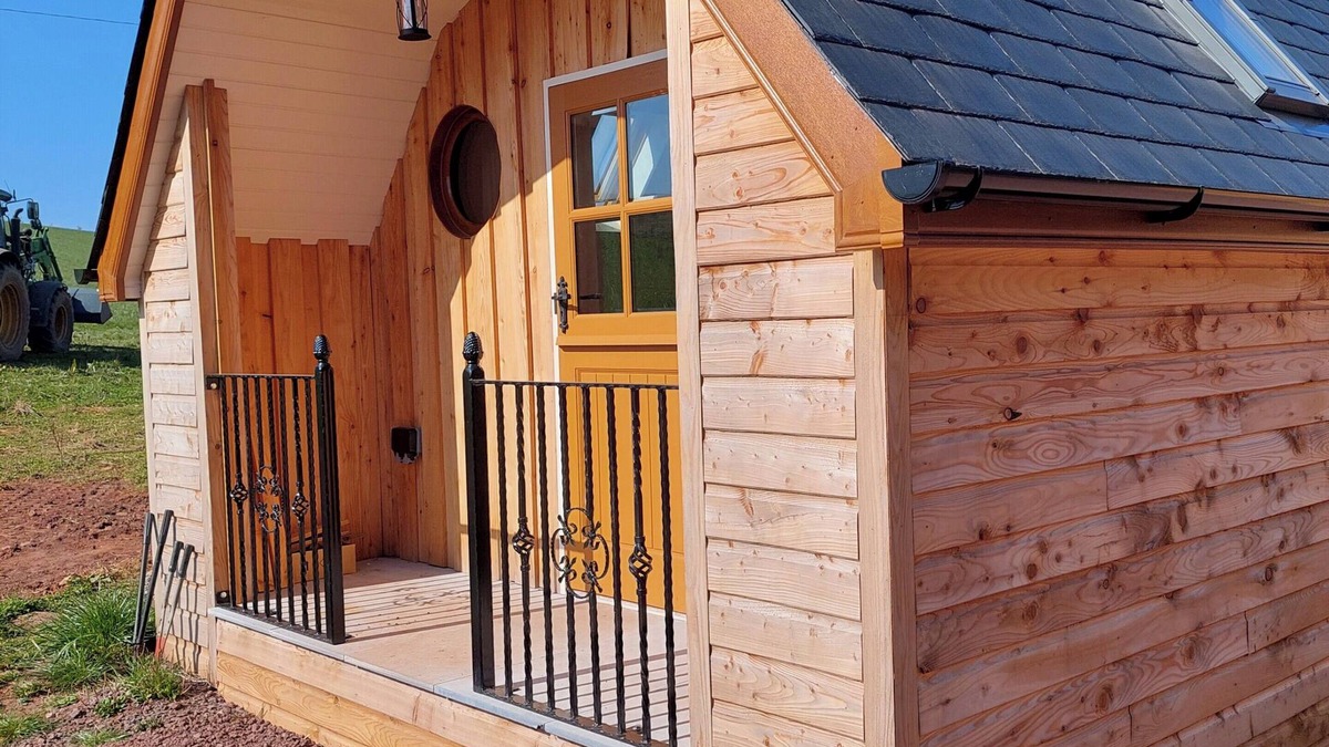 Laurencekirk Cabin | Cosy Countryside Cabin - Sleeps 2, Parking & Farm
