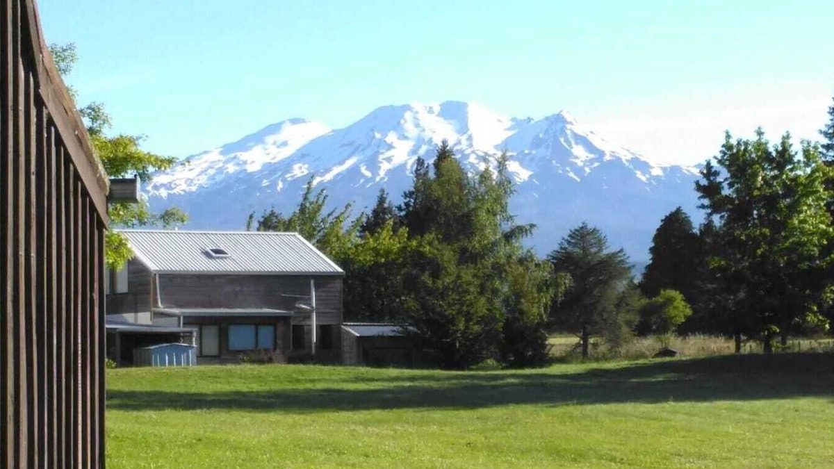 Ohakune Ski Chalet | Cosy Couple Getaway with Mountain View