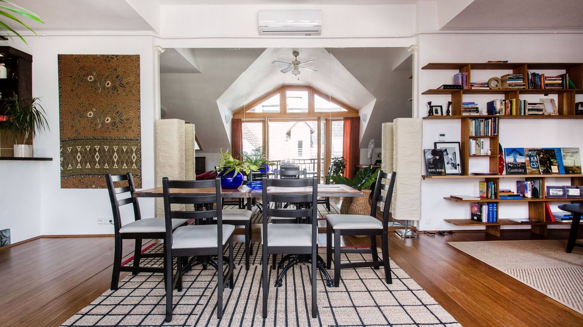 Inner City Budapest Apartment | Cosy, downtown apartment on gastro street 3 minutes to the Central Market