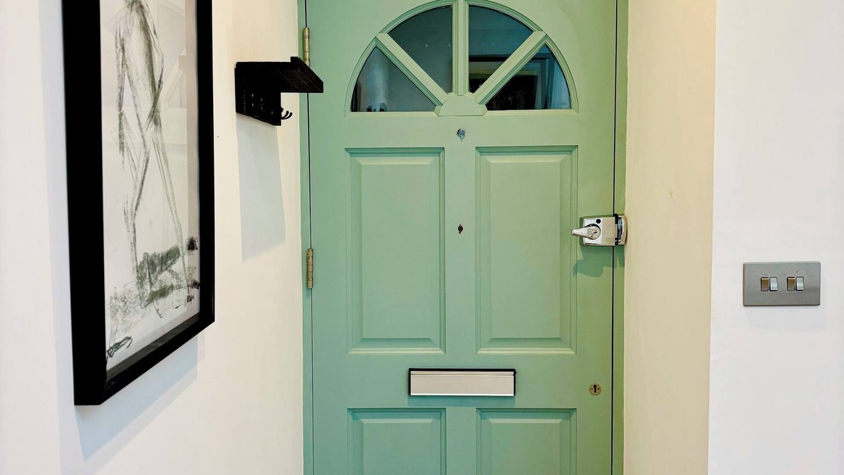 Battersea House | Cosy Duplex in Battersea - 10 minutes from central London
