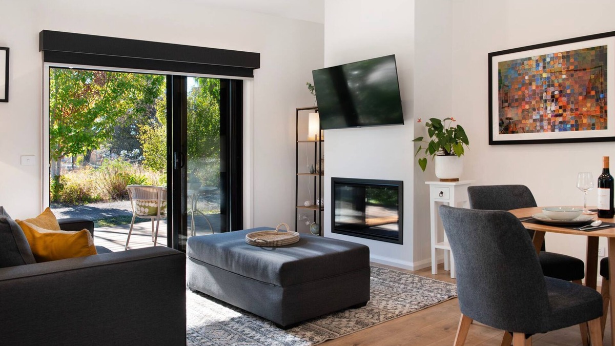 Daylesford Villa | Cosy Edge Studio-Modern stuido, quiet and walking distance to Farmers Arms Hotel