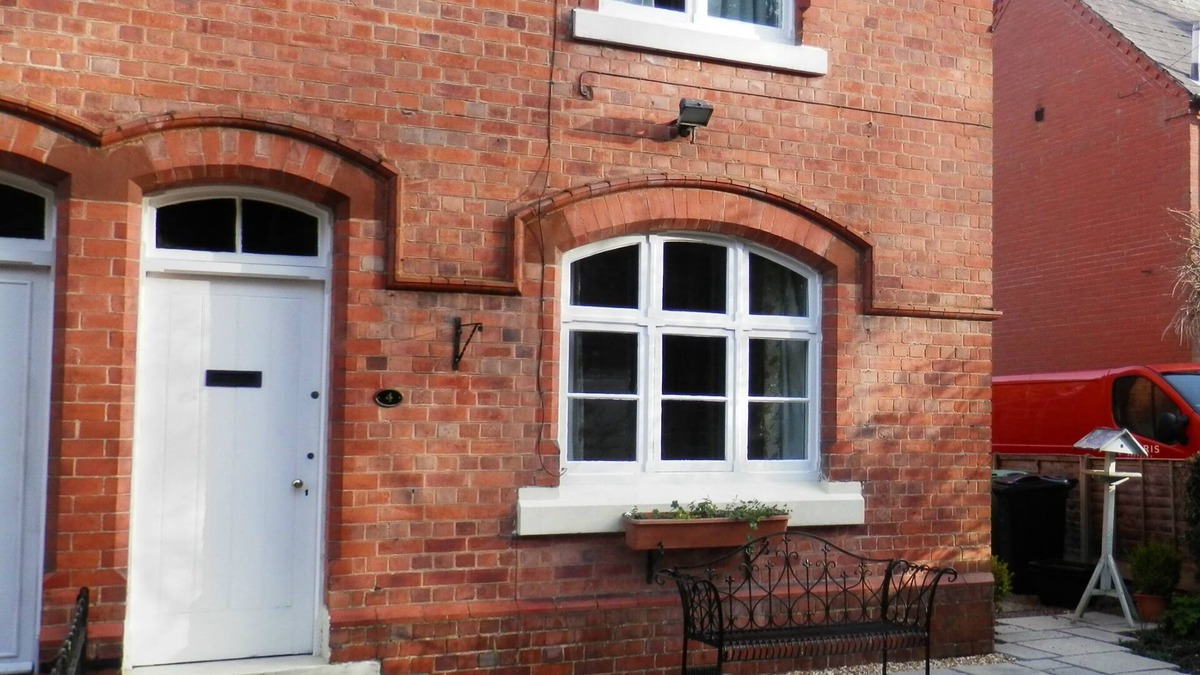 Marshbrook Cottage | Cosy ex Railway Cottage with WiFi & EV charger