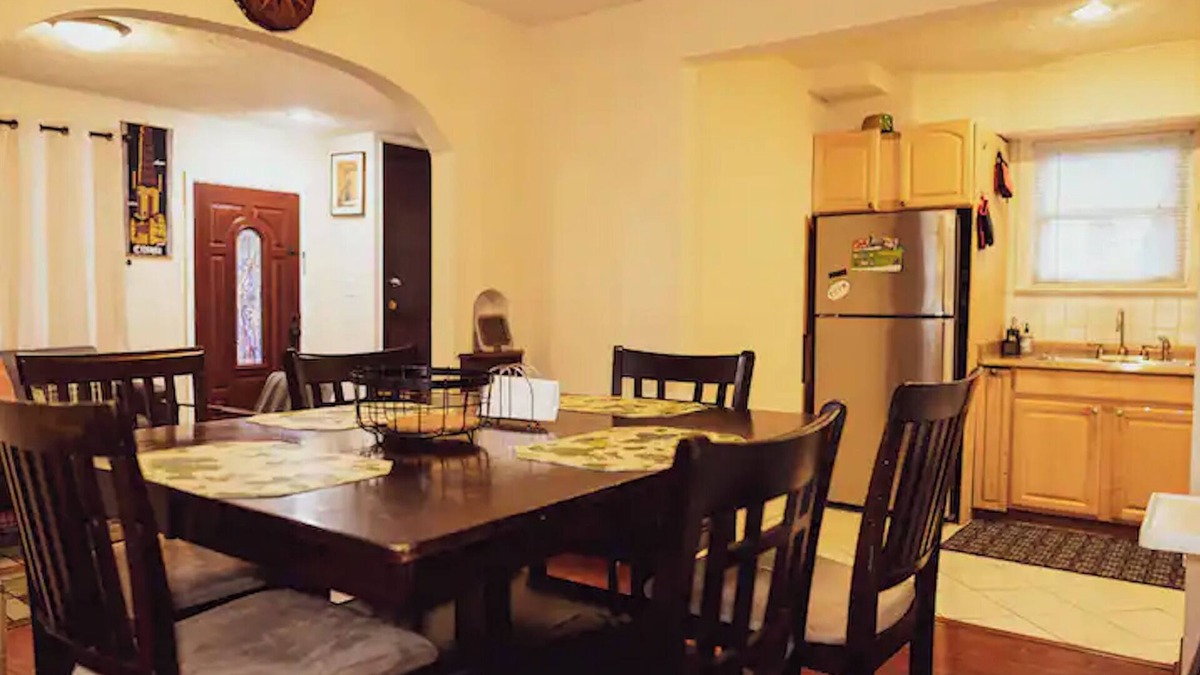 Silver Spring House | Cosy family friendly house in diverse and dynamic downtown Silver Spring!