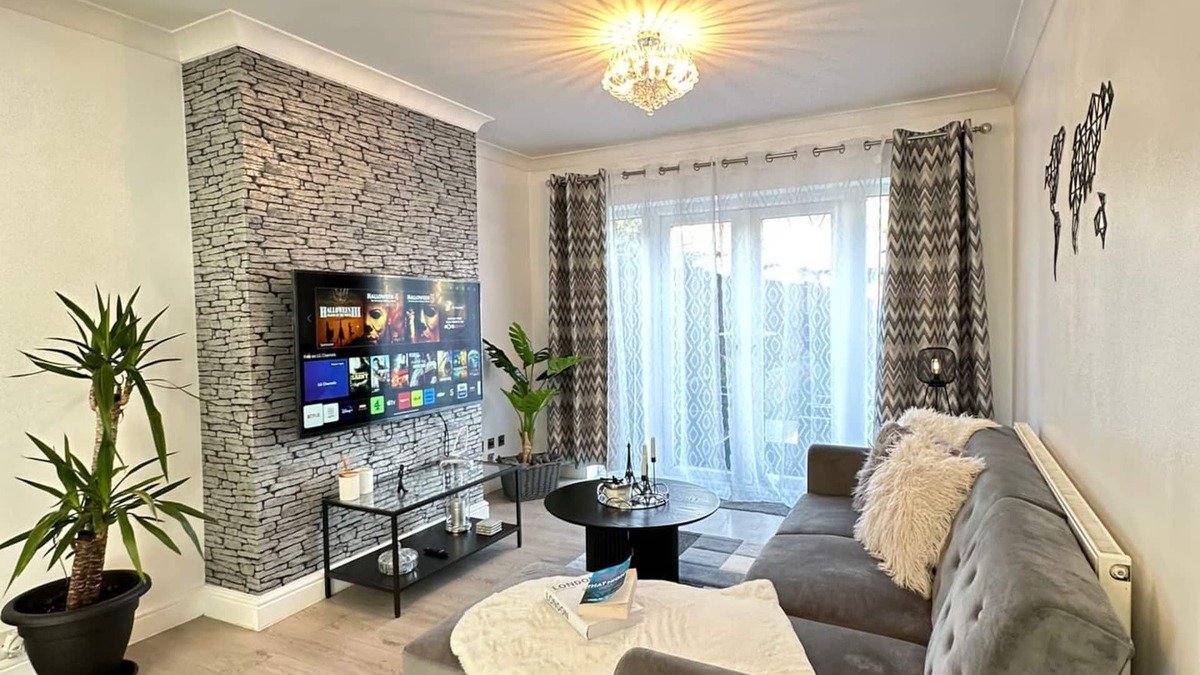 Northfield House | Cosy Family home