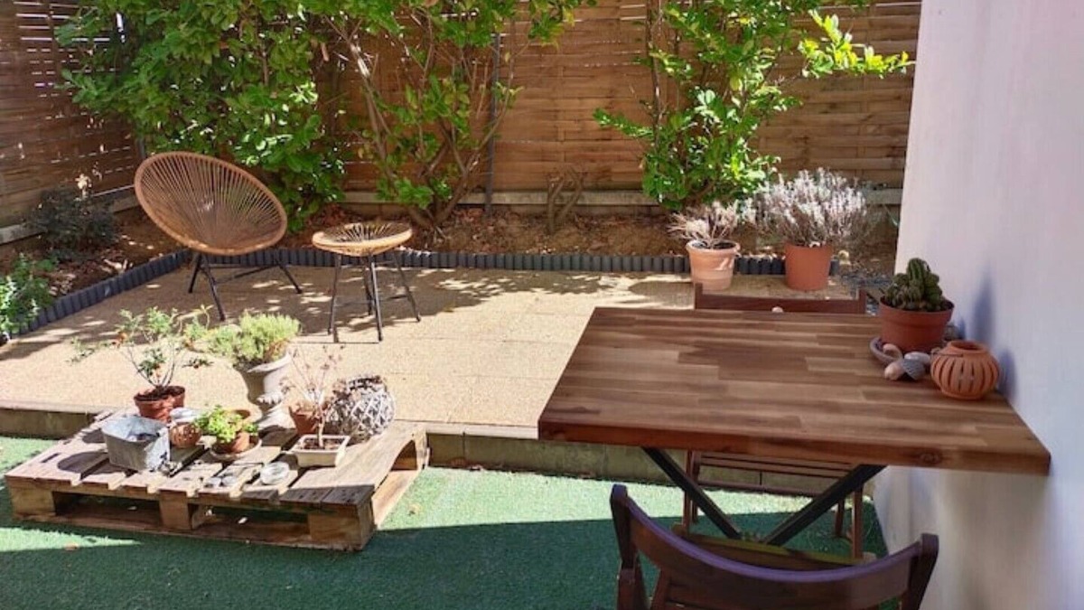 Bobigny Apartment | Cosy flat with garden near Paris