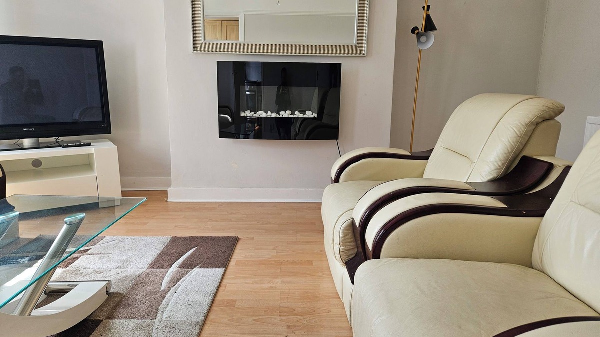 Addiscombe Apartment | Cosy Flat with private entrance near East Croydon