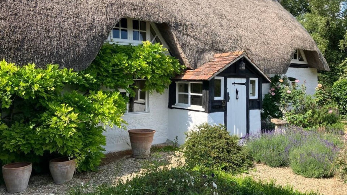 Axford Cottage | Cosy Wiltshire Cottage With Modern Extensions and Extensive Garden