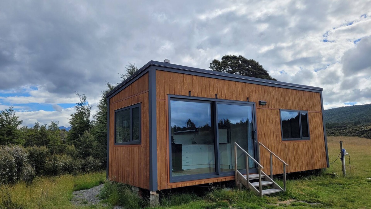 St. Arnaud Cottage | Cosy getaway in the forest - views and birdsong galore