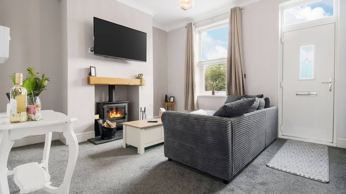Wakefield House | Cosy Green End Retreat