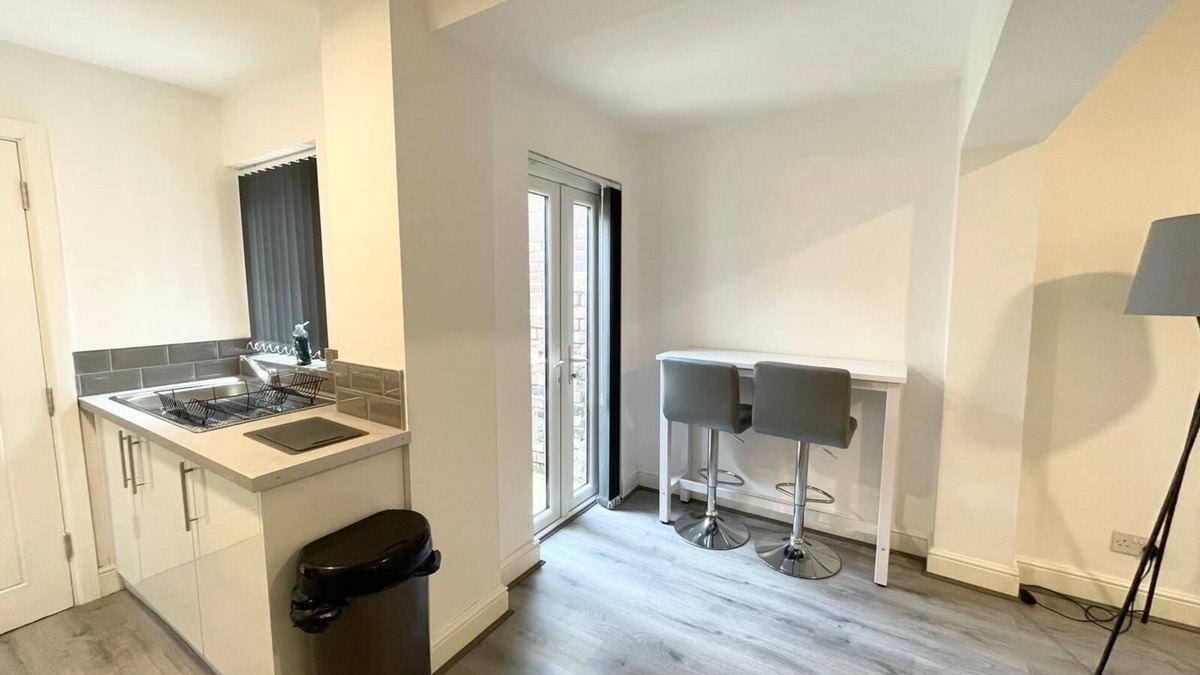 Birkenhead House | Cosy Group house in Birkenhead