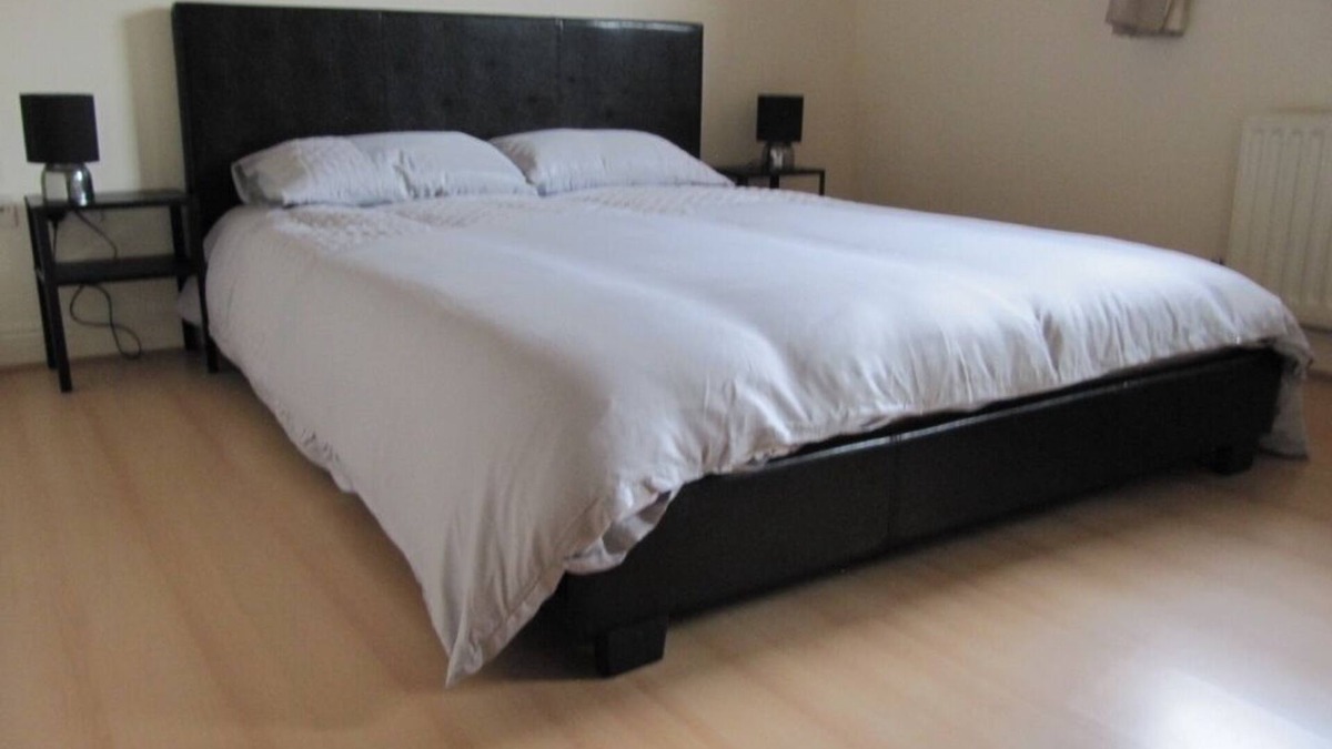 Glasgow Apartment | Cosy, Hidden, Off Main Roads Upper Mews Apartment with Free Parking and Wifi
