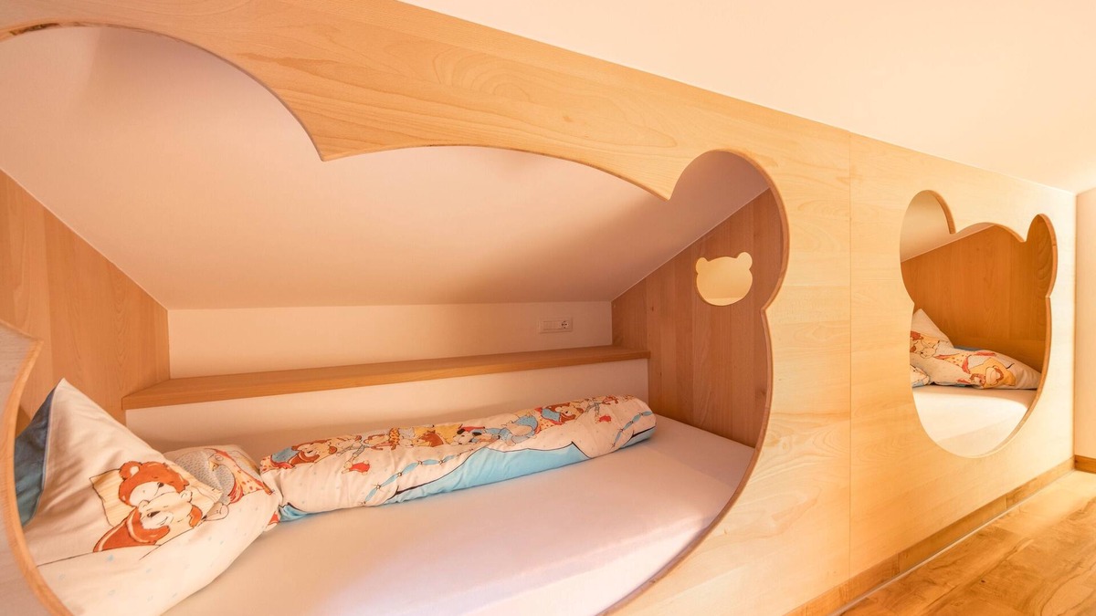 Collepietra Apartment | Cosy Holiday Apartment "Sonnleiten der kleinen Bären 8" with Mountain View, Wi-Fi, Garden