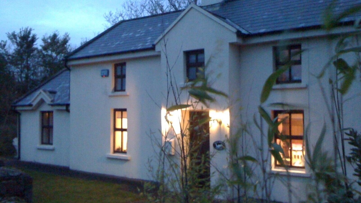 Baldwinstown Cottage | Cosy holiday cottage with garden nr beach Wi-Fi fire pit ,pet family friendly