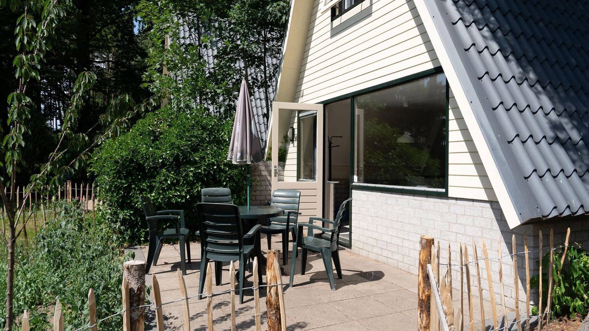 Eerbeek House | Cosy holiday home in Eerbeek with balcony/terrace