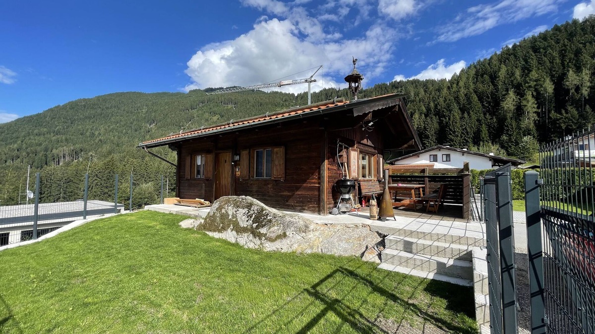 Schwaz House | Cosy holiday home with private garden