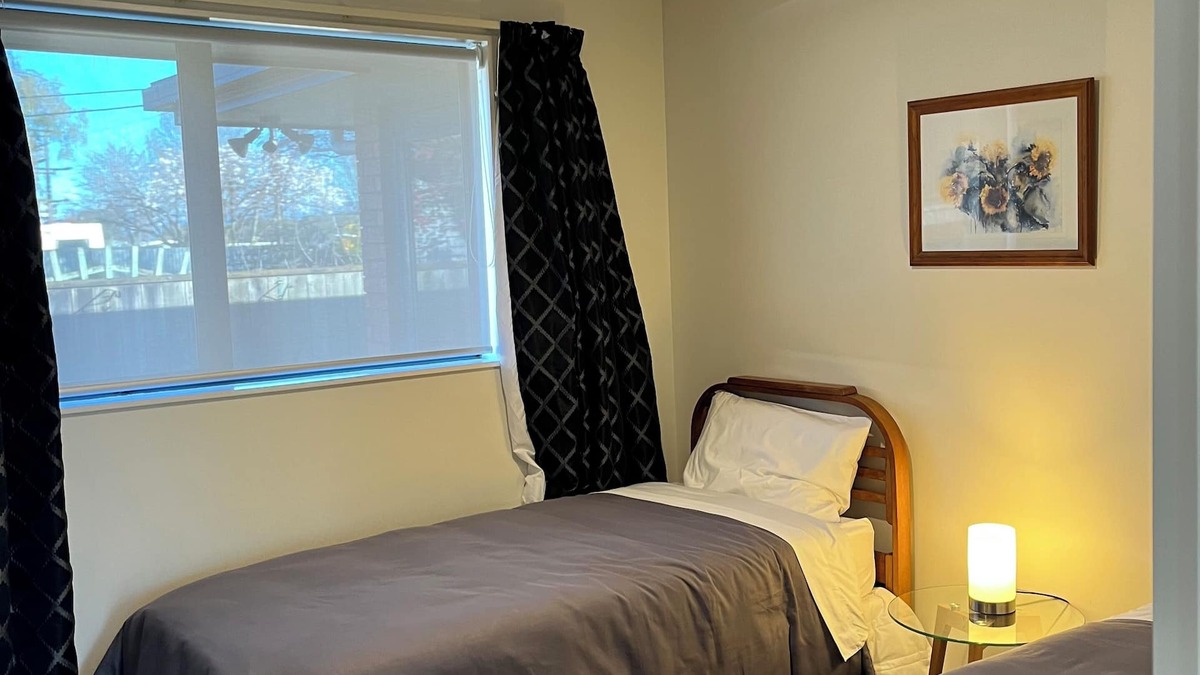 Blenheim House | Cosy Home close to Town