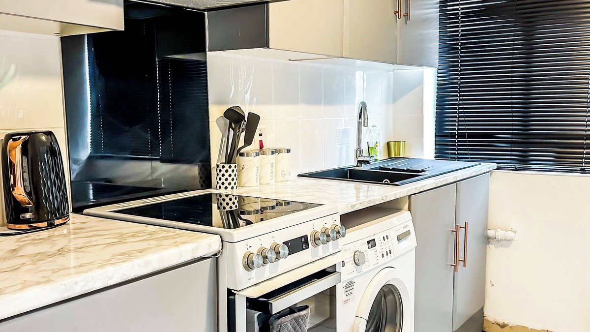 Shirley House | Cosy home in london with garden and parking