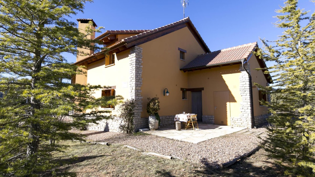Alcala de la Selva House | Cosy house for 4 pax at the foot of the ski slopes