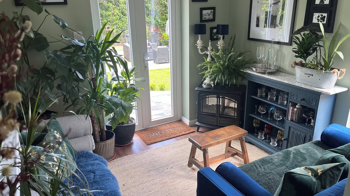 Worlingham House | Cosy House in historic market town. Pet friendly with large enclosed garden.