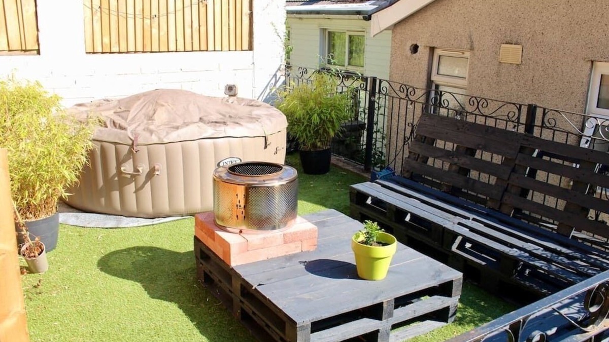Pentre House | Cosy House in Welsh Hills, Sleeps 5 to 7