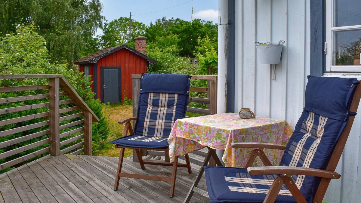 Ronneby House | Cosy house on a lush plot by the sea in the Blekinge archipelago.