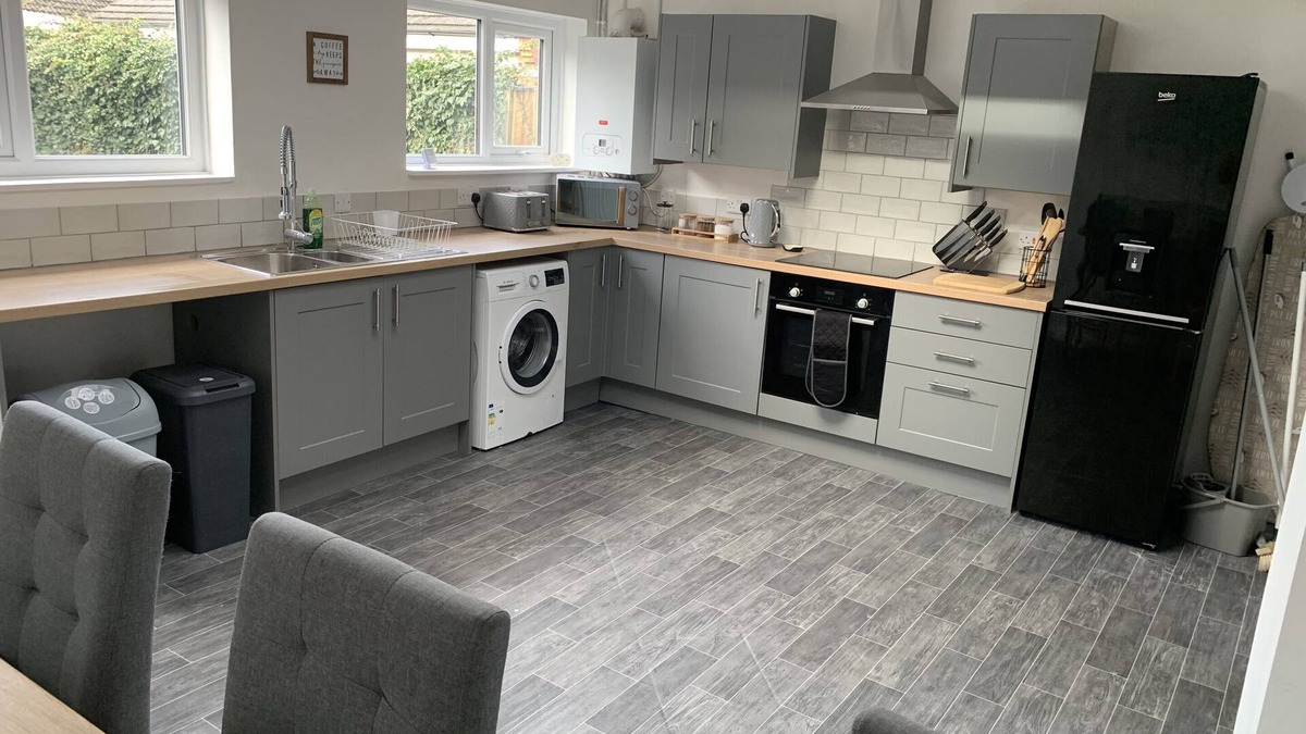 Awsworth House | Cosy House sleeps up to 7. Contractors/Families