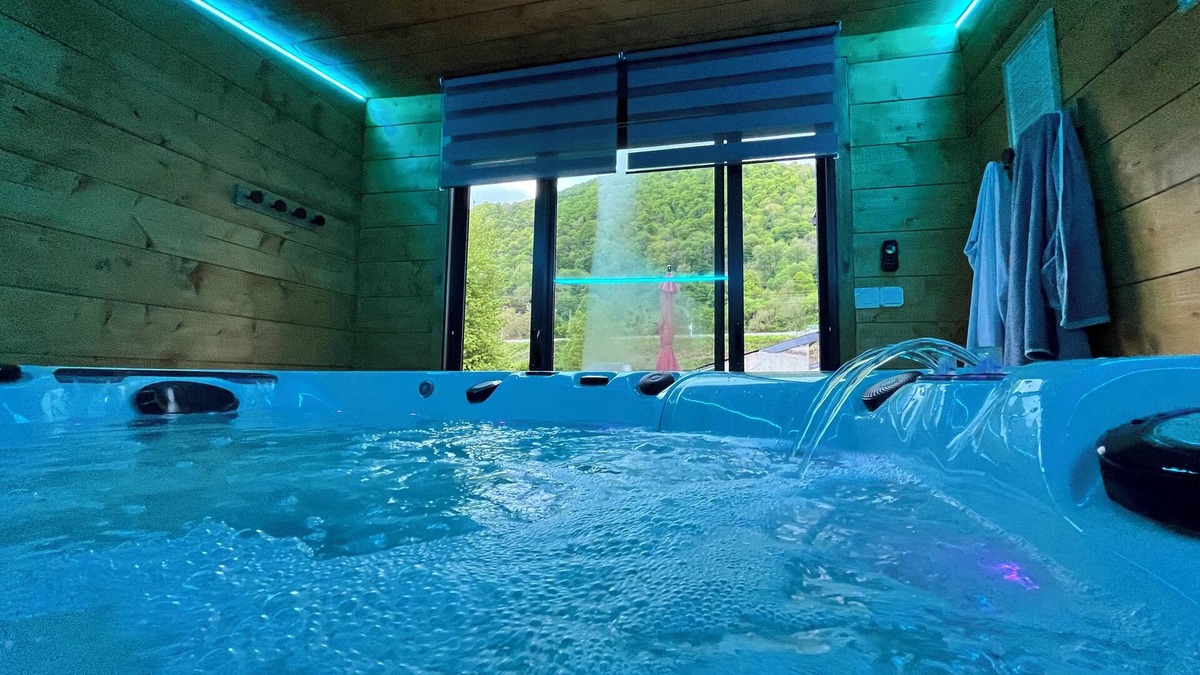 Cierp-Gaud House | ✨ Cosy house with jacuzzi & mountain views - sleeps 10 ✨