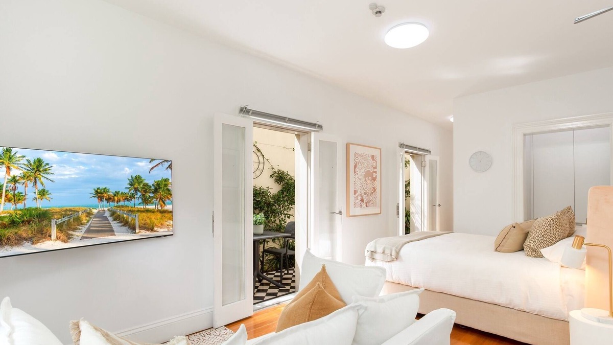 Lewisham Apartment | Cosy Inner West Studio with Courtyard