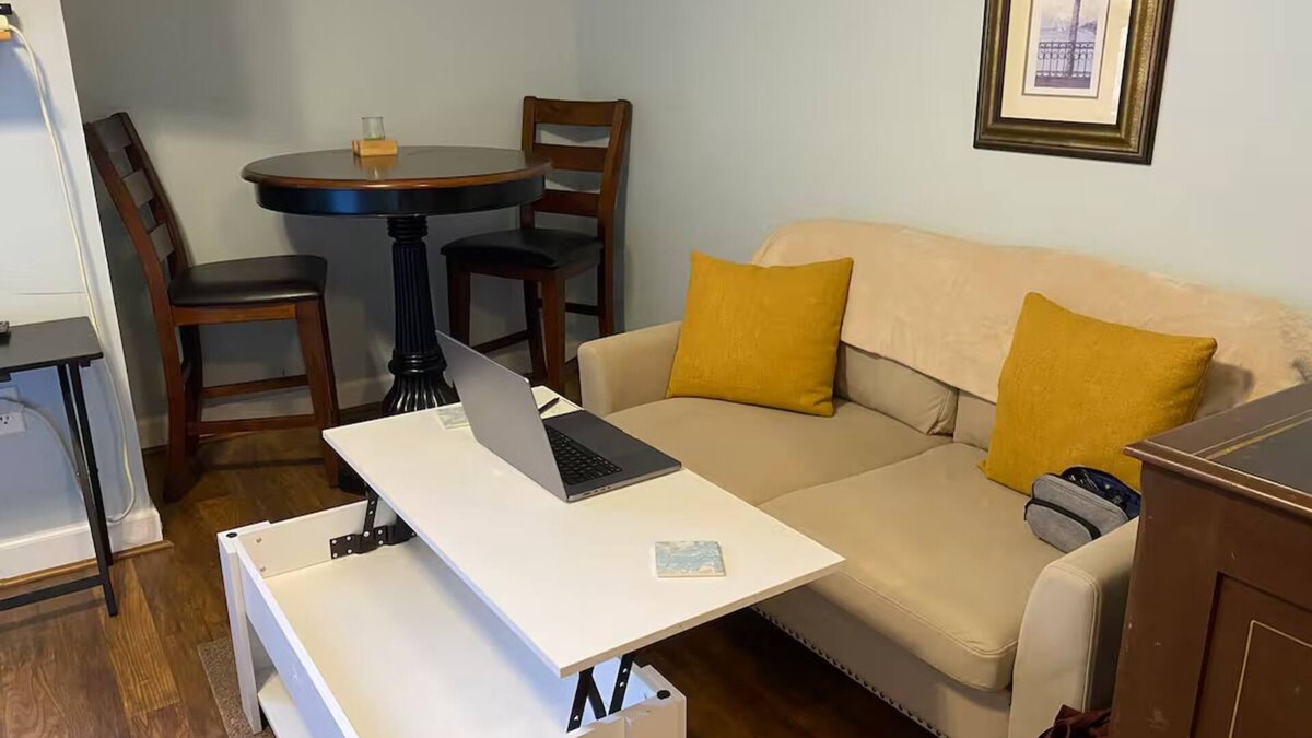 Smith Mountain Lake Condo | Cosy Lakefront Condo - 1-bedroom w/WiFi & fitness room in wonderful Huddleston