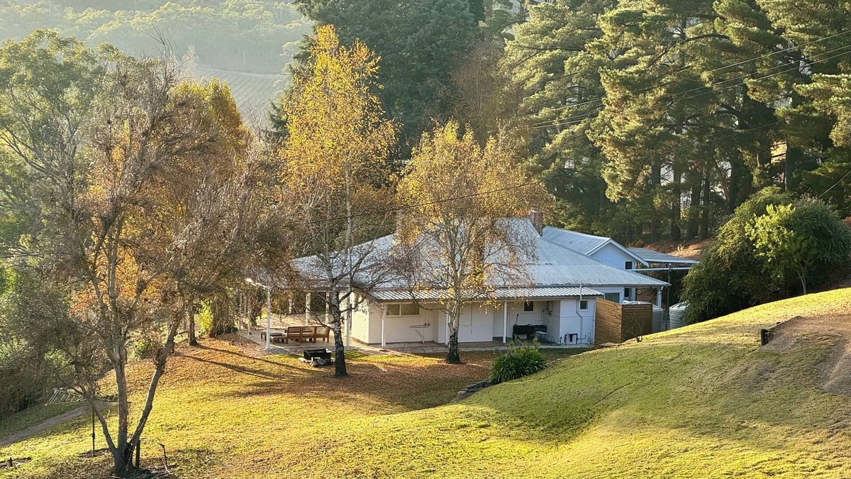 Lenswood House | Cosy Lenswood Moemoea Cottage, in the heart of Adelaide Hills Wine region