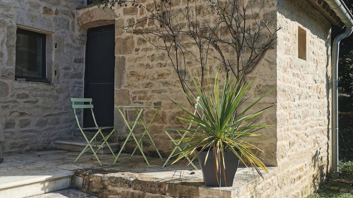 Laives House | Cosy little nest in the heart of a small Burgundy village
