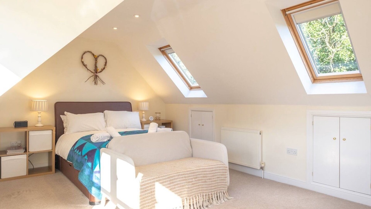 Radley House | Cosy loft apartment near Oxford I Pass the Keys