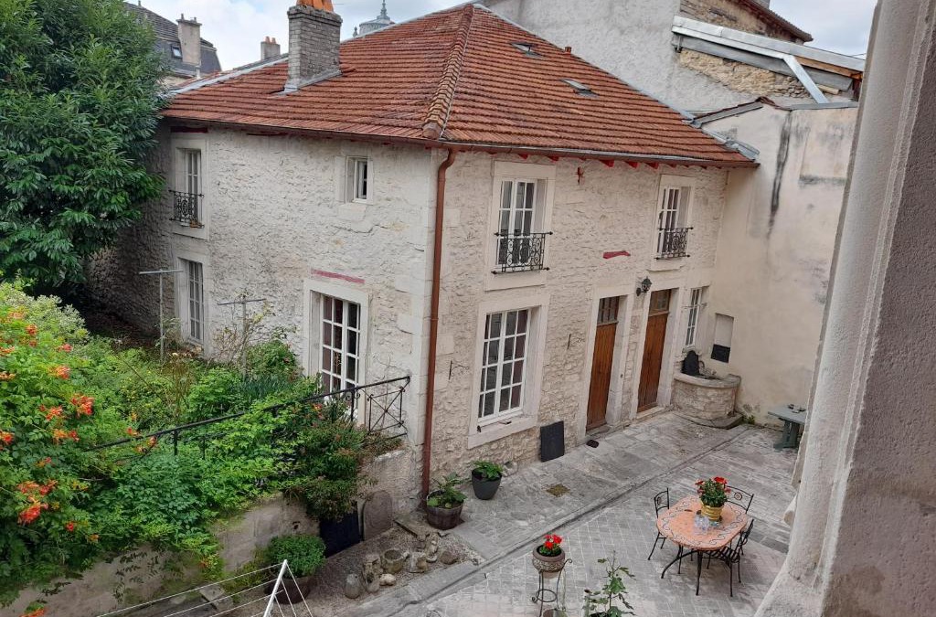 Commercy Apartment | COSY LOFT AVEC JARDIN