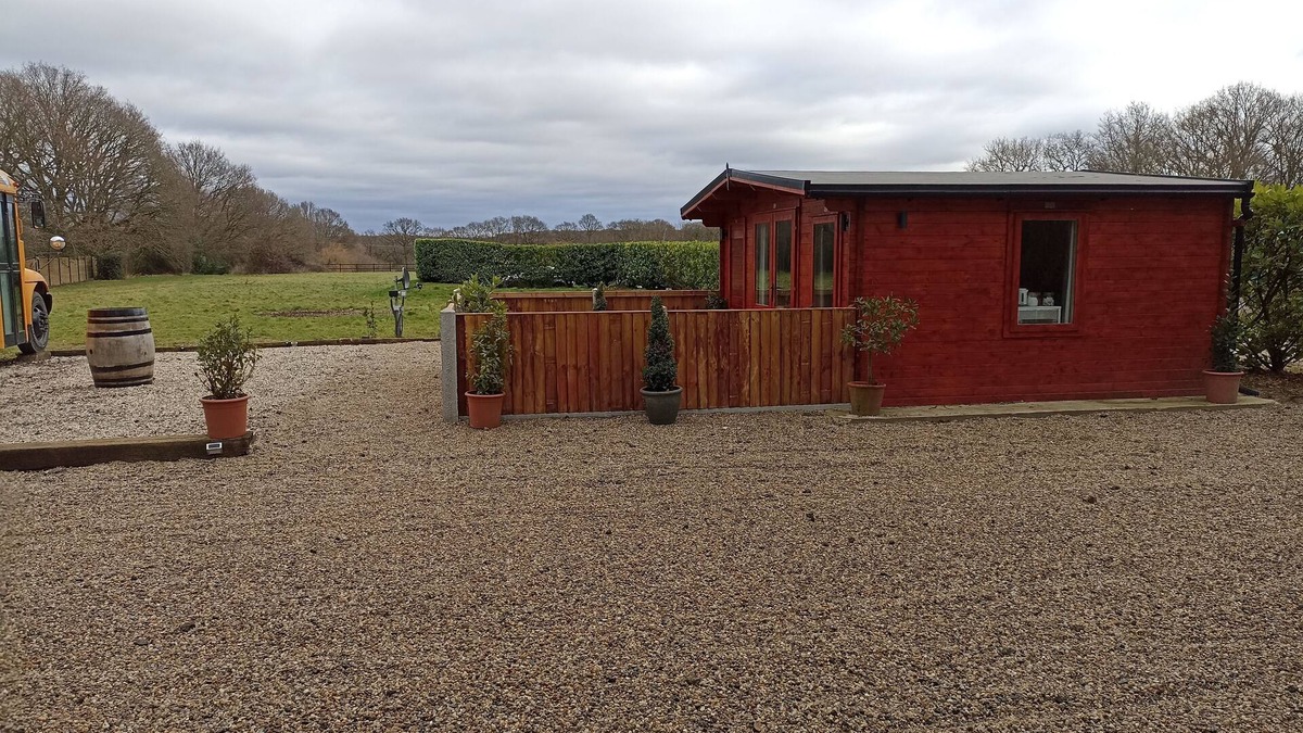 Billericay Cabin | Cosy Log Cabin. Perfect for short stop overs and weekends away.