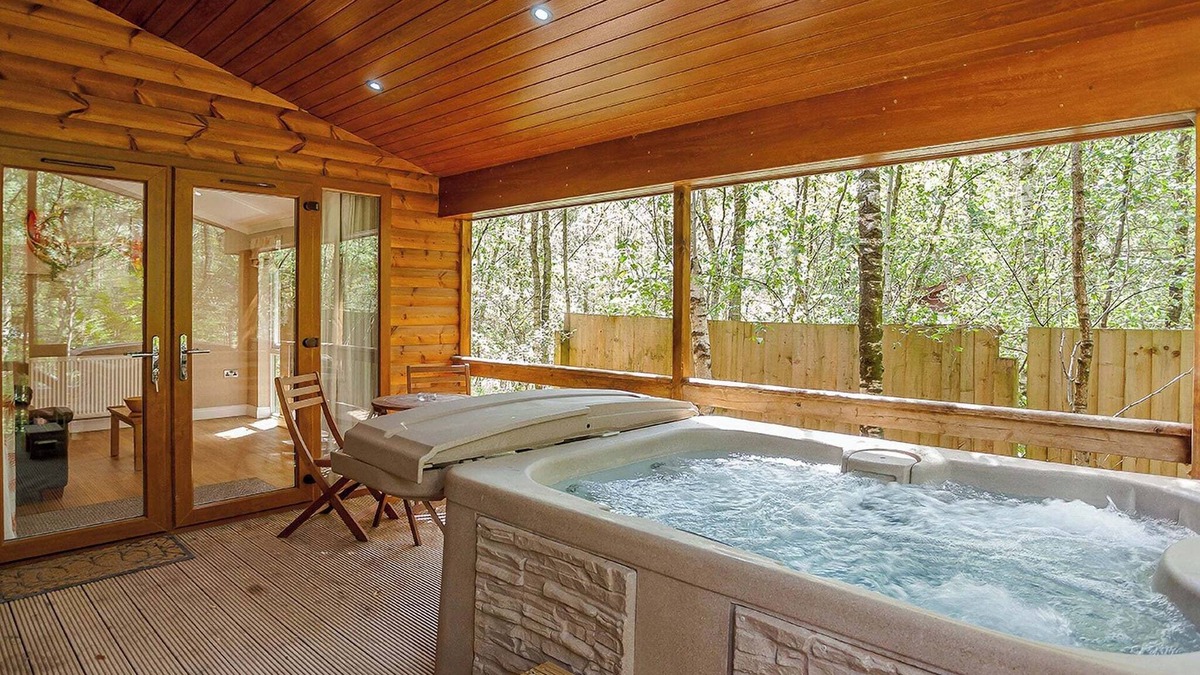 Freehay Ski Chalet | Cosy log cabin with one double.