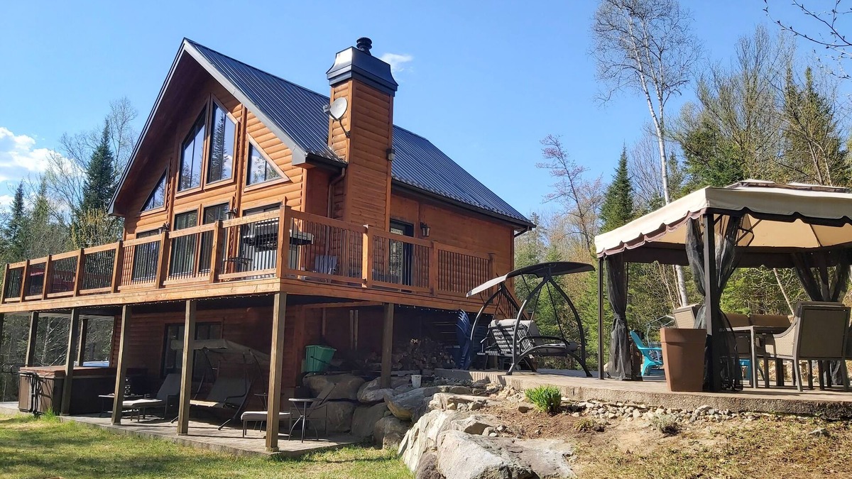 Nominingue Ski Chalet | Cosy log cabin with spa
