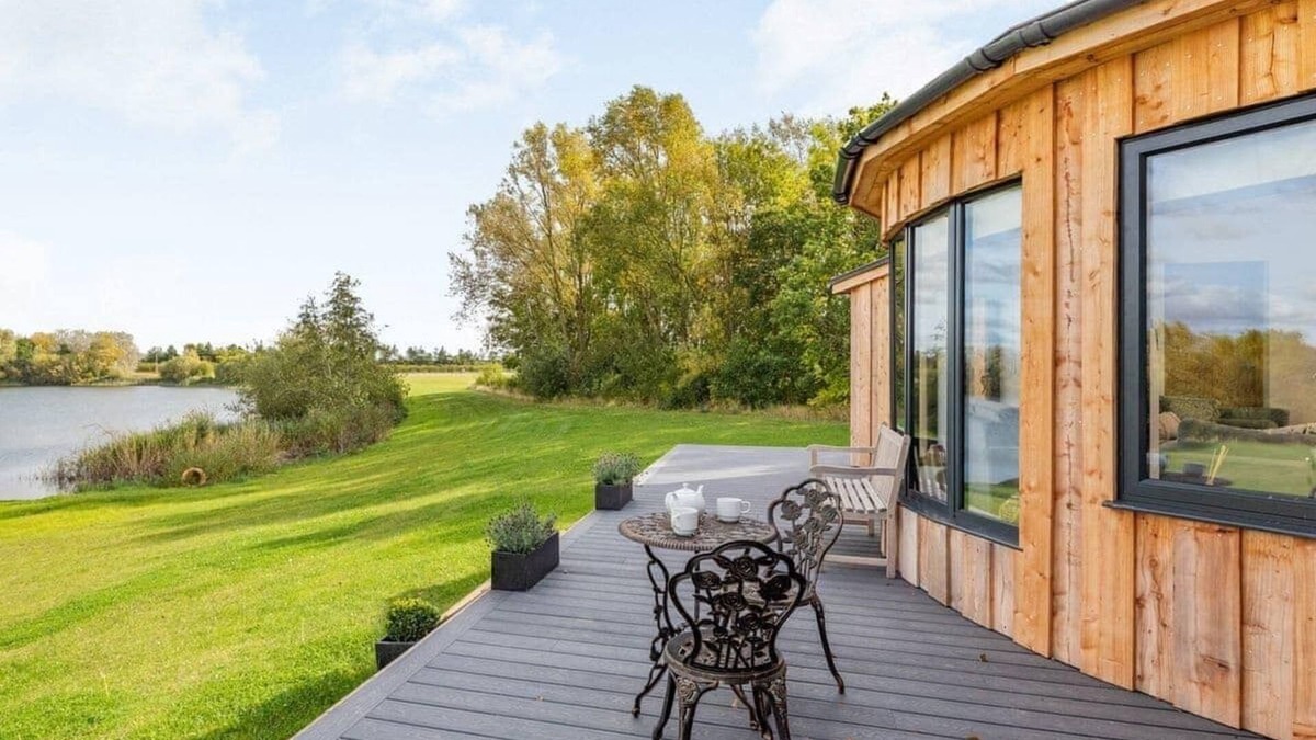 Newark Cabin | Cosy Luxury Lakeside Lodge, surrounded by amazing views and countryside.