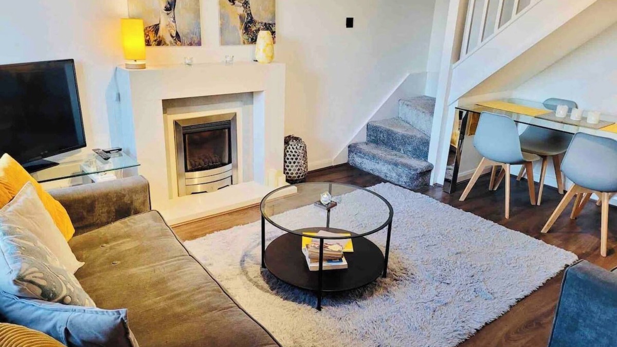 Whitefield House | Cosy Manchester Home|Free Wi-fi & Parking