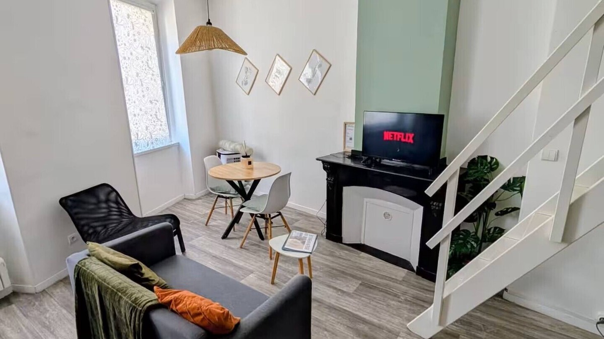 Centre Historique Apartment | Cosy mezzanine studio in Narbonne town center, close to beaches