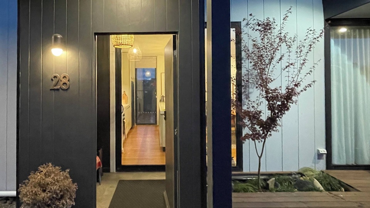 Clunes Cottage | Cosy “Mod” in Clunes