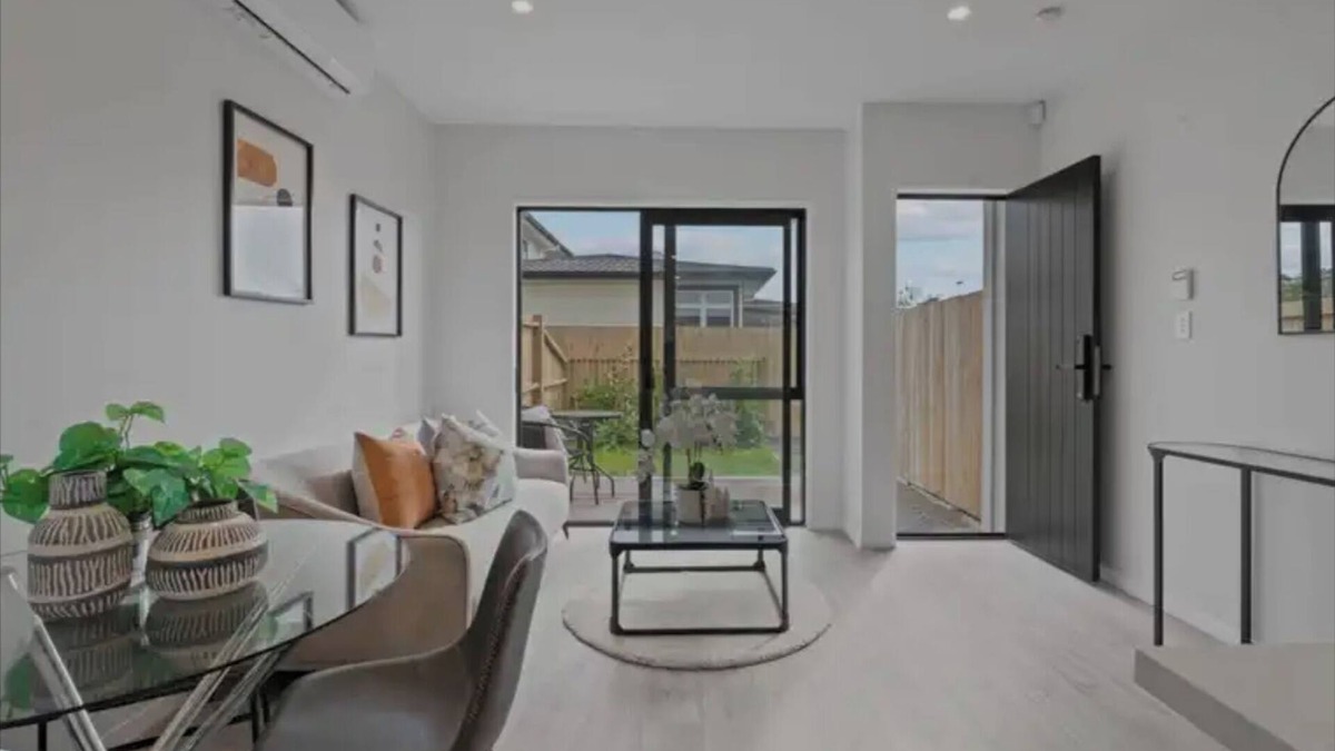 Orewa House | Cosy Modern House in Orewa near the beach, cafes and restaurants