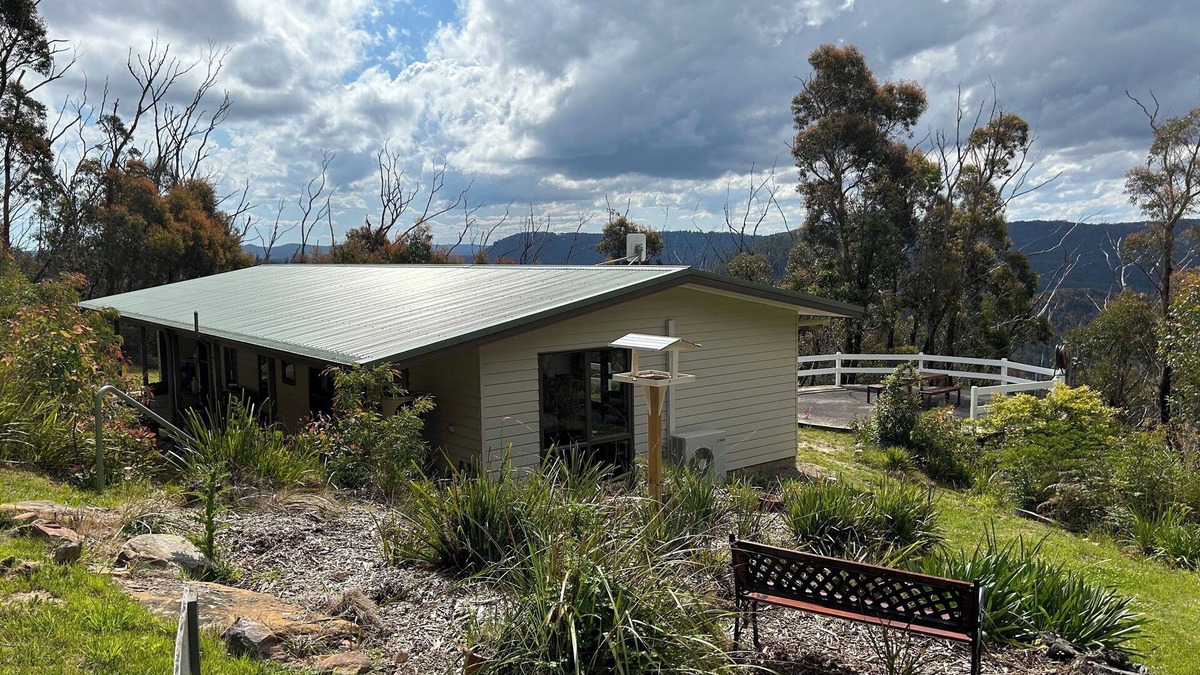 Mount Tomah House | Cosy Mountain Retreat with Stunning Views, Walks & Comfort in Mount Tomah