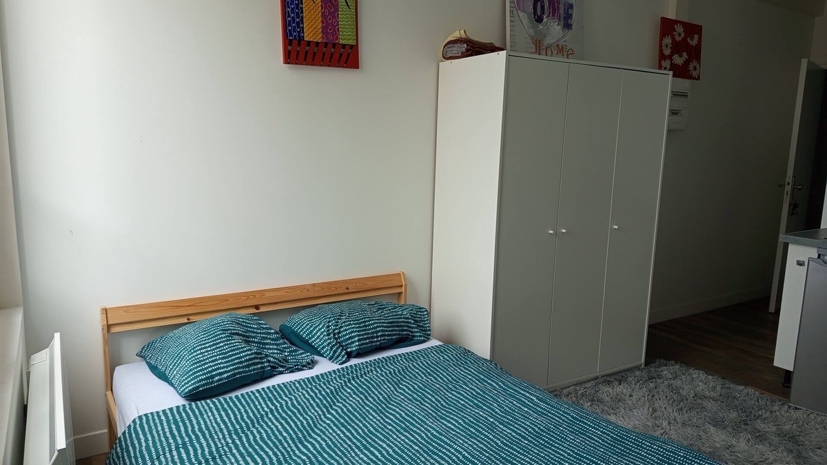Cambrai Apartment | Cosy new studio in the heart of town with a view of the square
