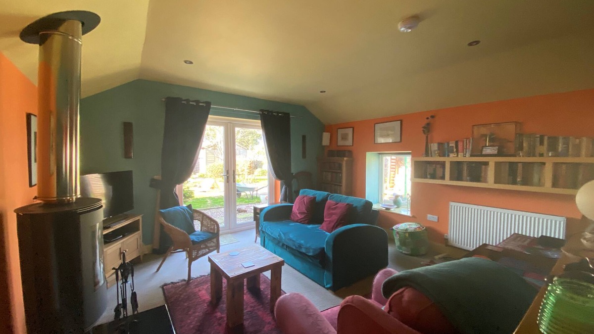 Thornhill Cottage | Cosy one-bedroom Cottage - Parking, Pets