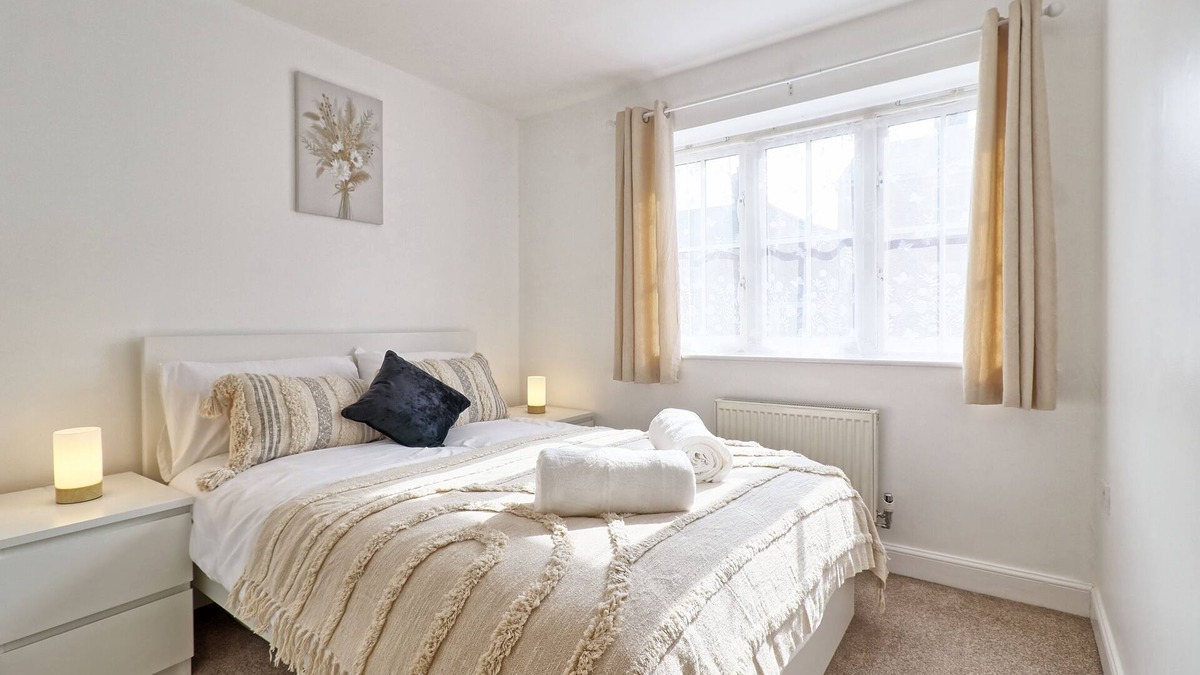 Colchester Apartment | Cosy, peaceful, stylish 2 bedroom flat which a home away from home.