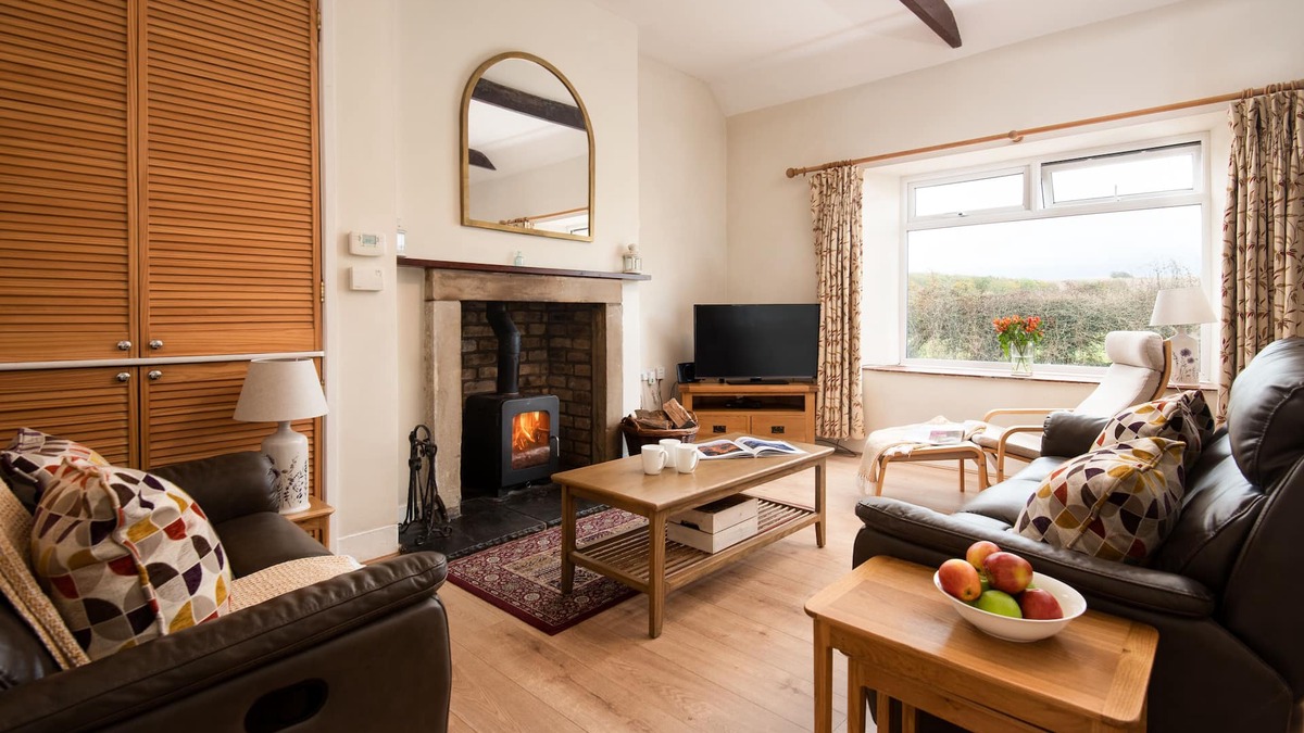 Berwick-upon-Tweed Cottage | Cosy pet friendly farm cottage, 15 minutes to Northumberland coast!
