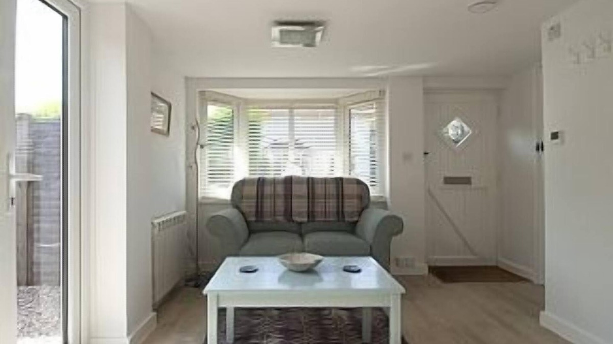 Colchester House | Cosy Property In Quiet Part Of Town
