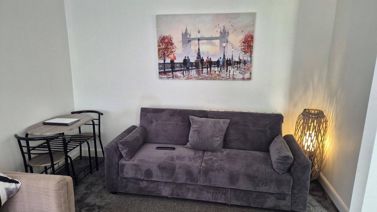 Shotts Apartment | Cosy pub flat in Shotts between Glasgow and Edinburgh